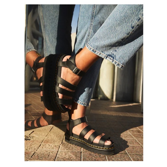 New Dr. Martens Blaire Hydro Leather Platform Sandal in Black RUN LARGE - Picture 4 of 14